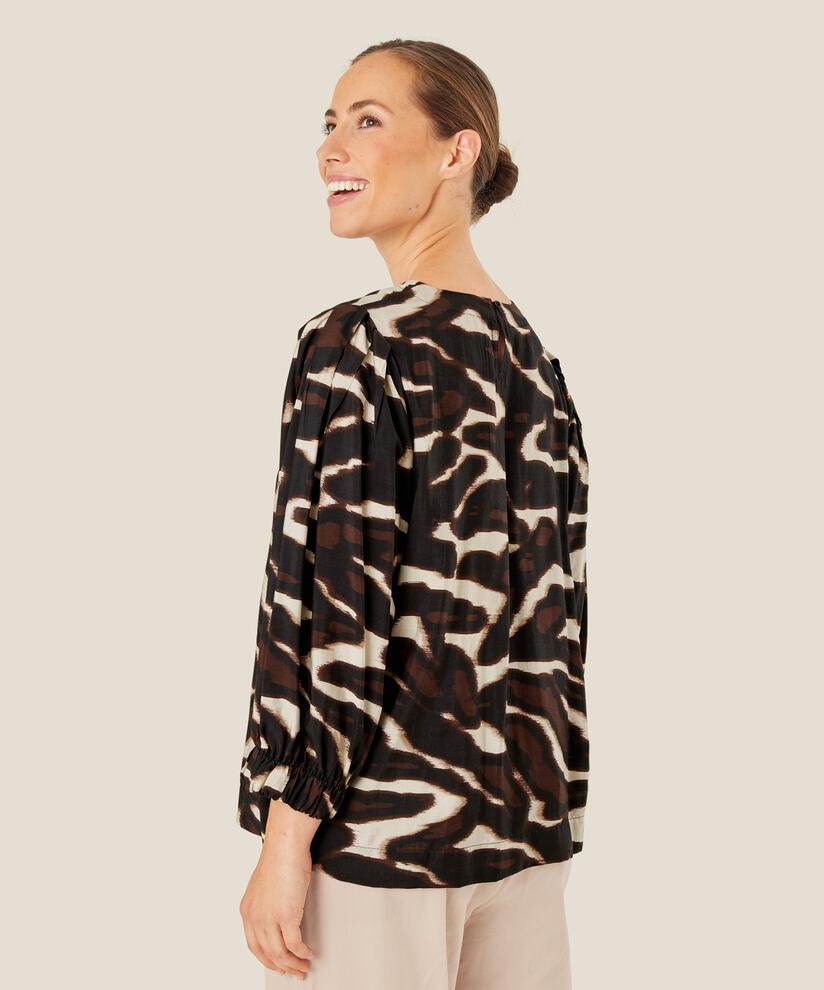 Brisa Blus, Coffee Bean