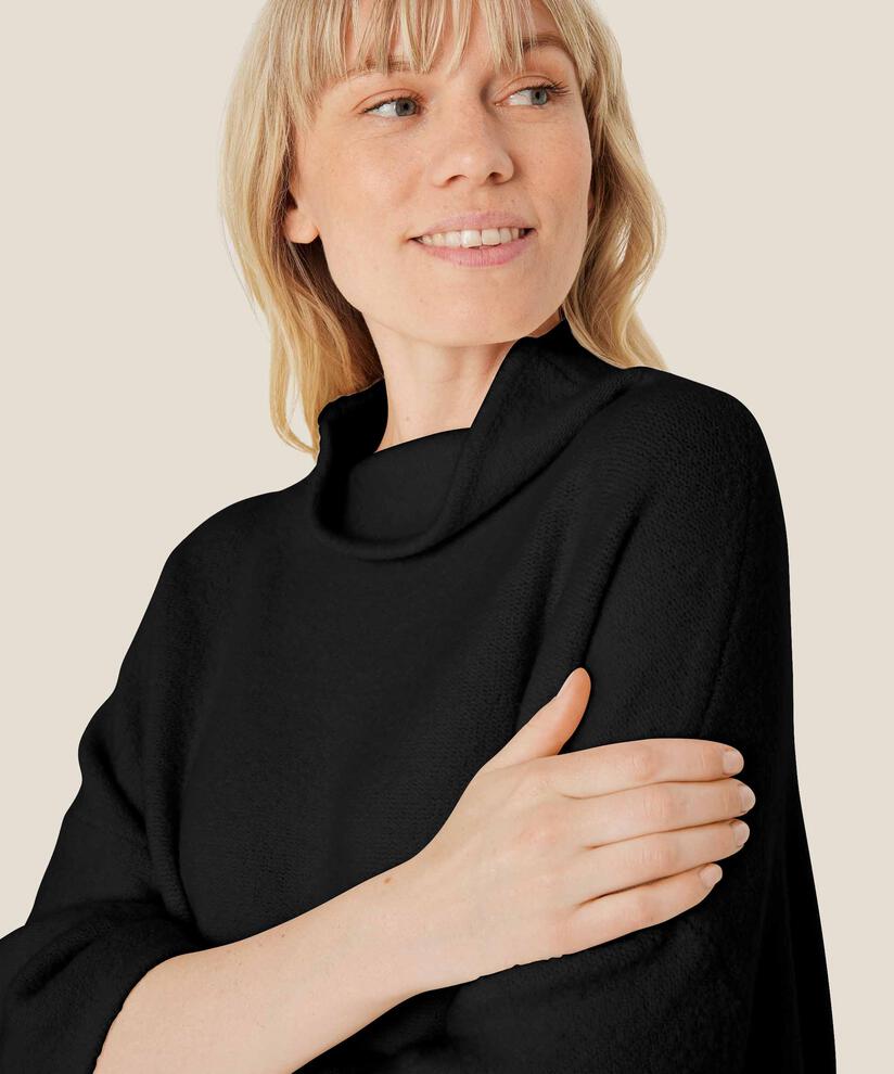Faviola Topp, Black
