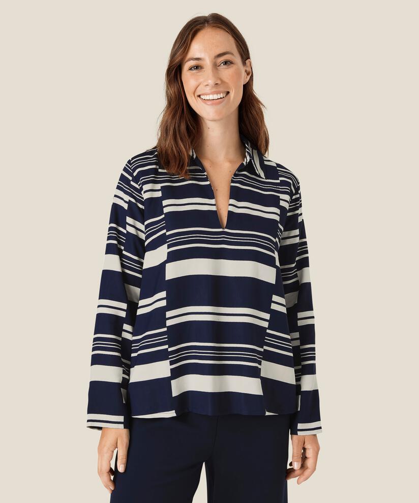 Bonela Topp, Navy Blazer