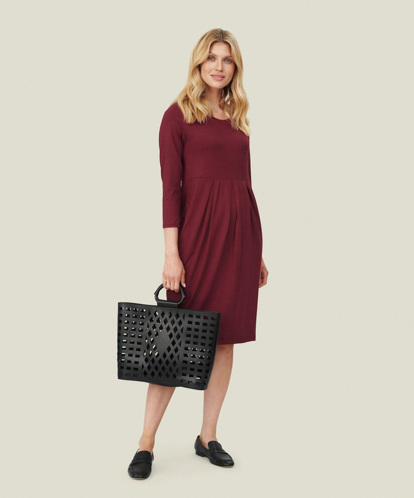 RESSIE TASKE, Black