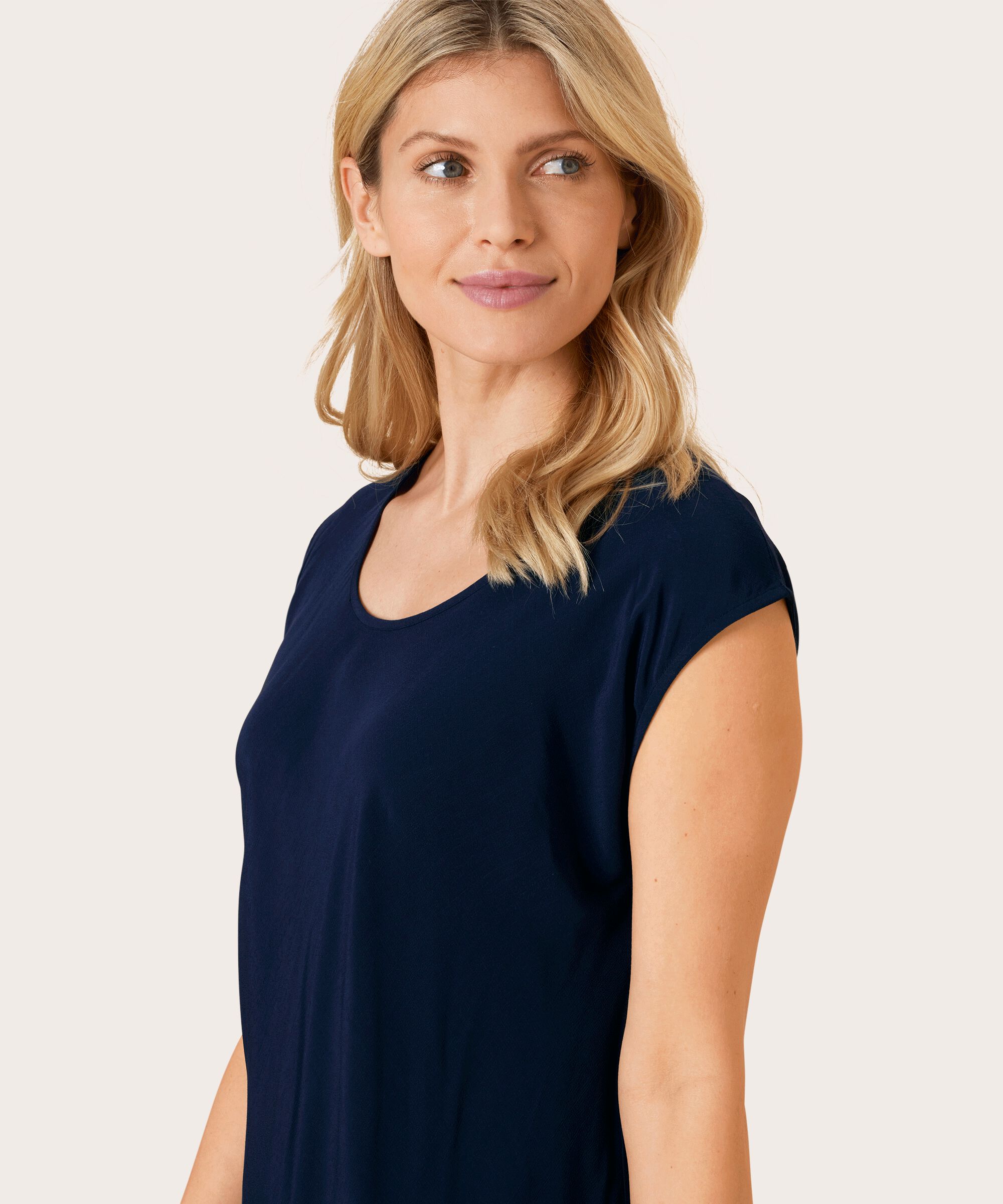 Unni Klänning, Navy