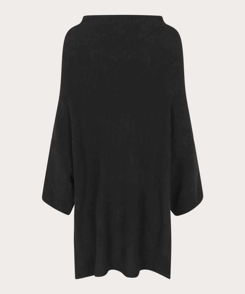 Faviola Topp, Black