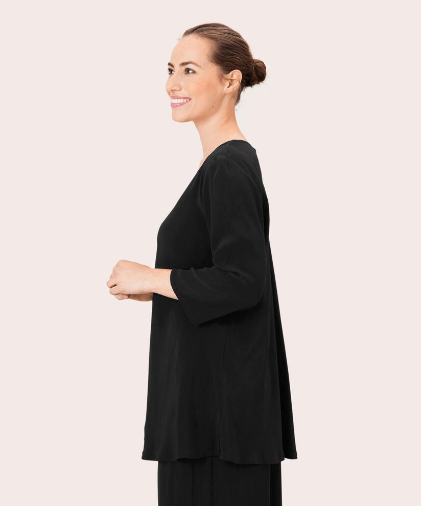 Kata Blus, Black