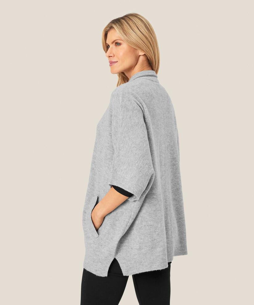 Laritsa Kofta, L. Grey mel.