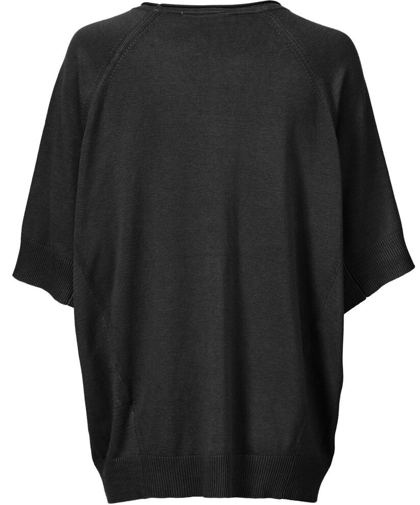 Fatina Topp, Black