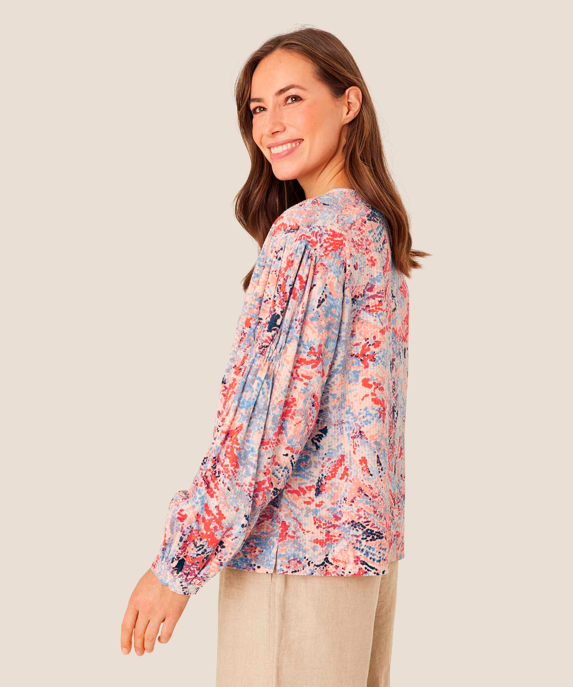 Danette Blus, Orange com